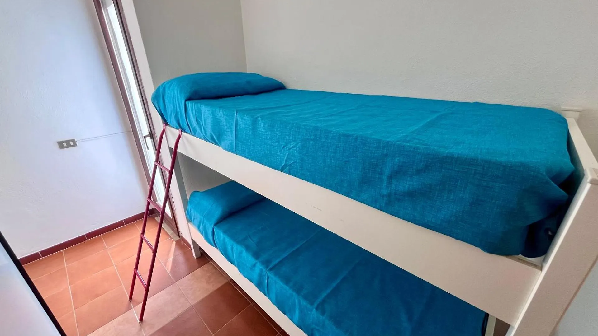 Villetta Vele 1 By La Via Del Mare Viaggi E Vacanze Simius Vakantiehuis